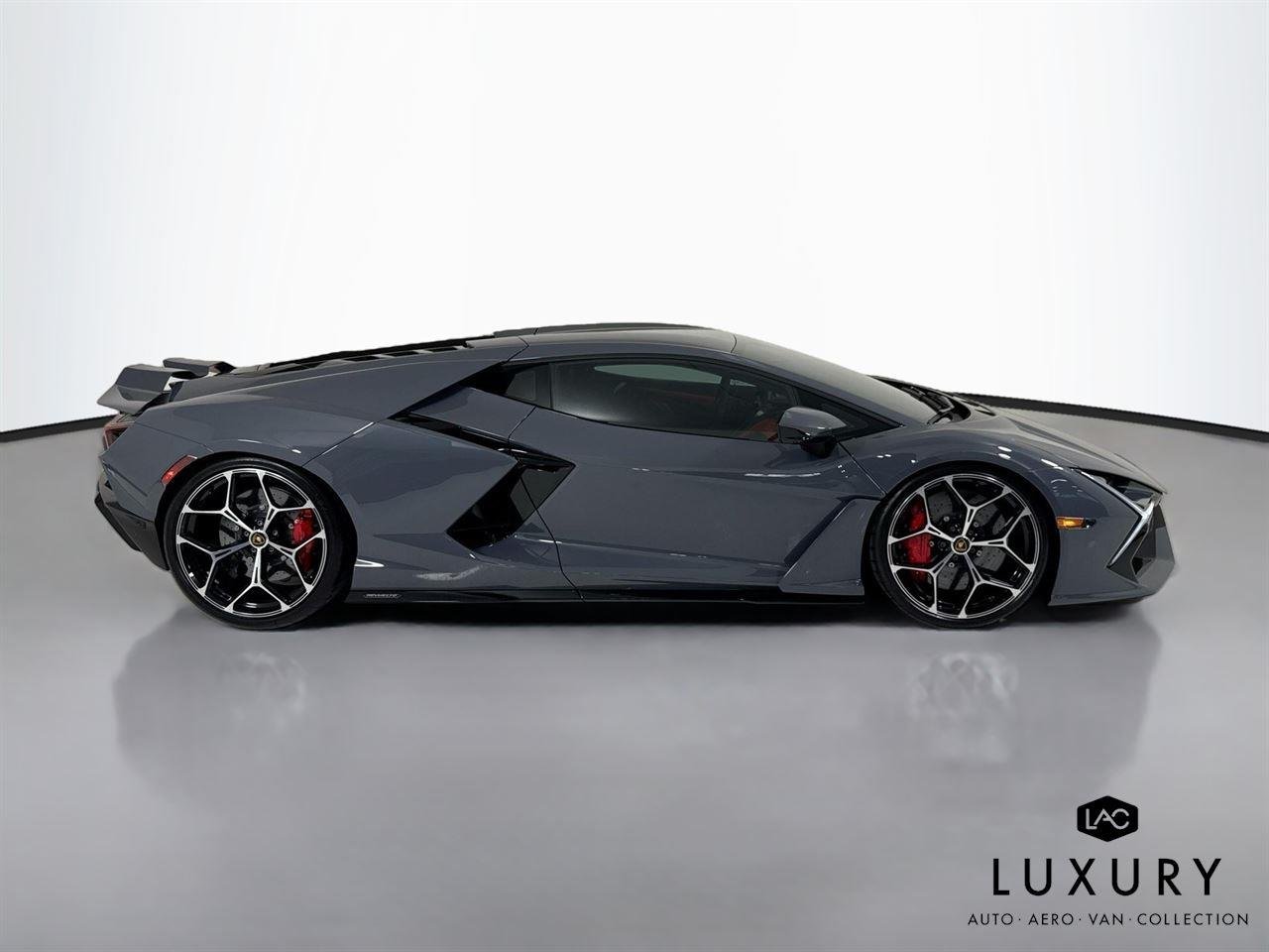 Used 2025 Grigio Telesto Metallic Lamborghini  image 5