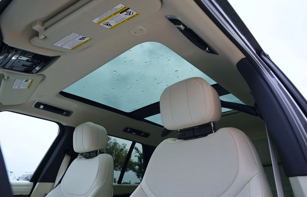New 2026 Varesine Blue Land Rover SE image 13