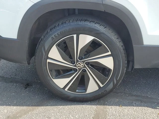 Used 2025  Volkswagen 1.5T SE image 5