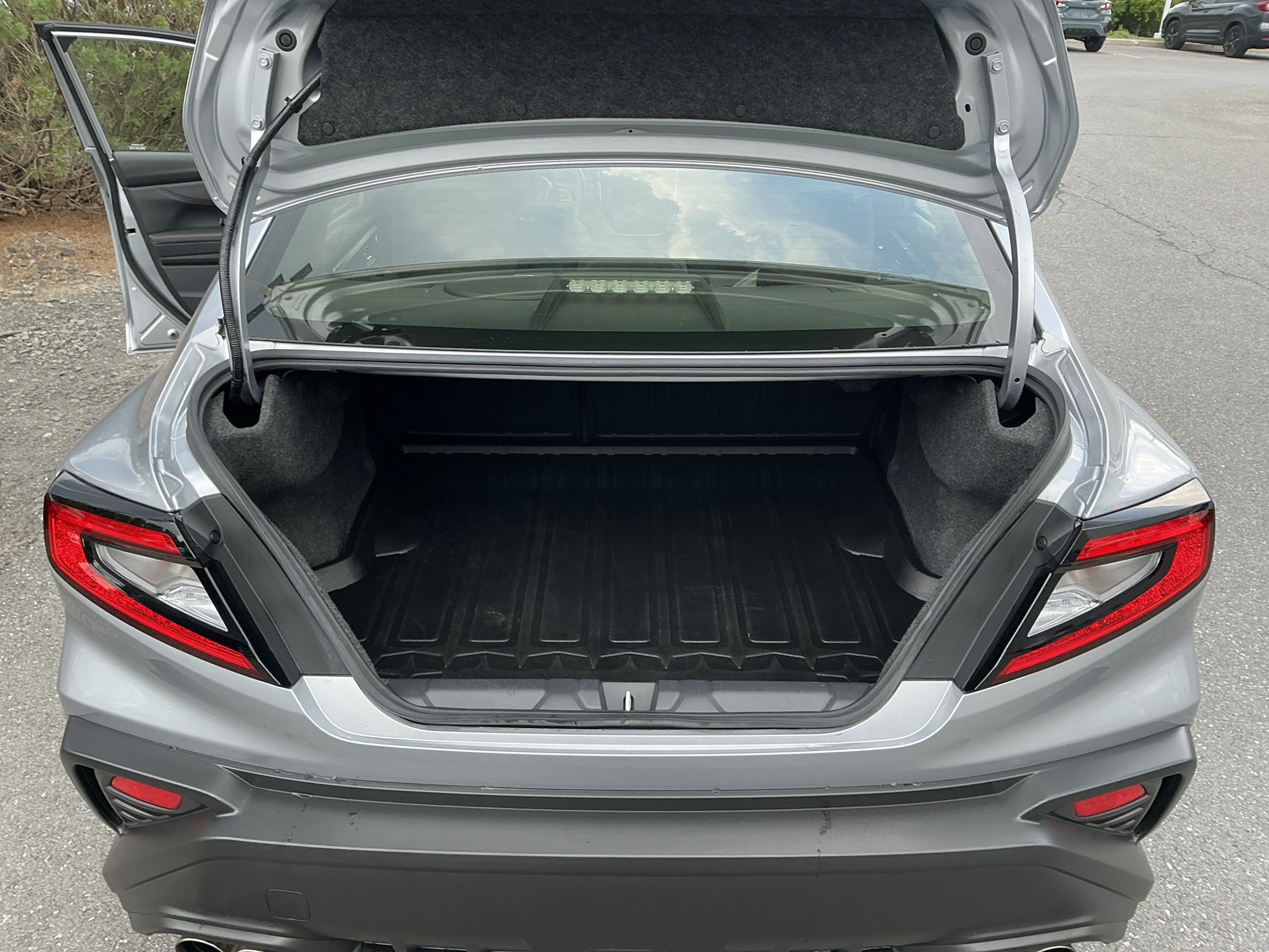 Used 2024 Ice Silver Metallic Subaru Limited image 24