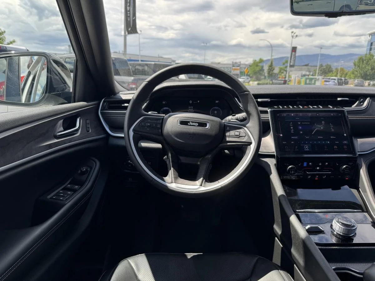 Used 2024 White Jeep Limited image 13