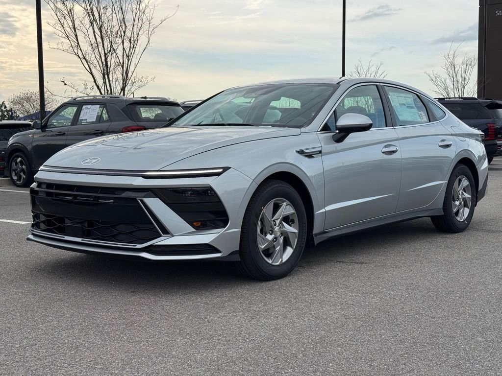 Used 2026 Silver Hyundai SE image 7