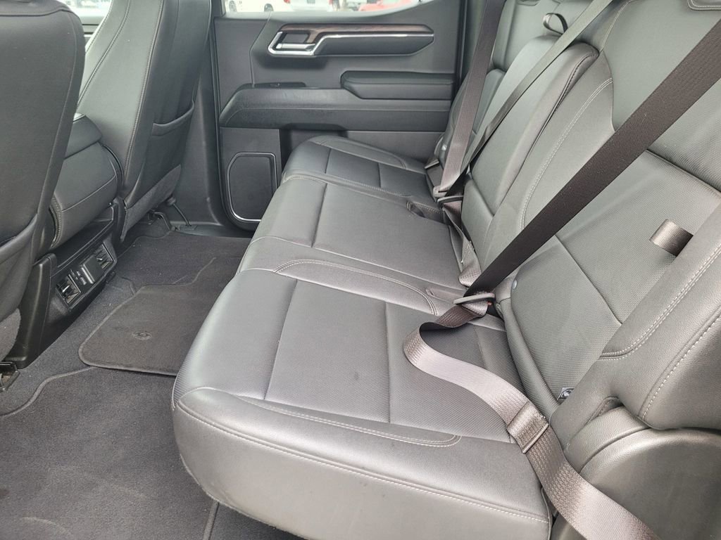 2024 GMC Sierra 1500 SLT - Photo 11