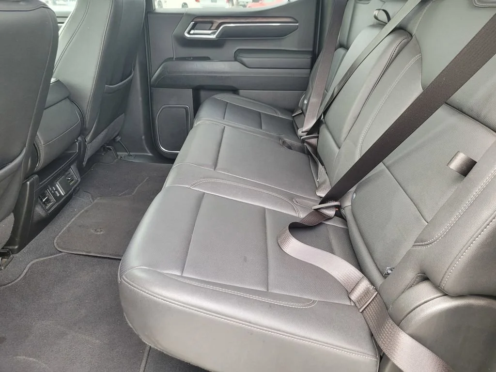 2024 GMC Sierra 1500 SLT - Photo 11
