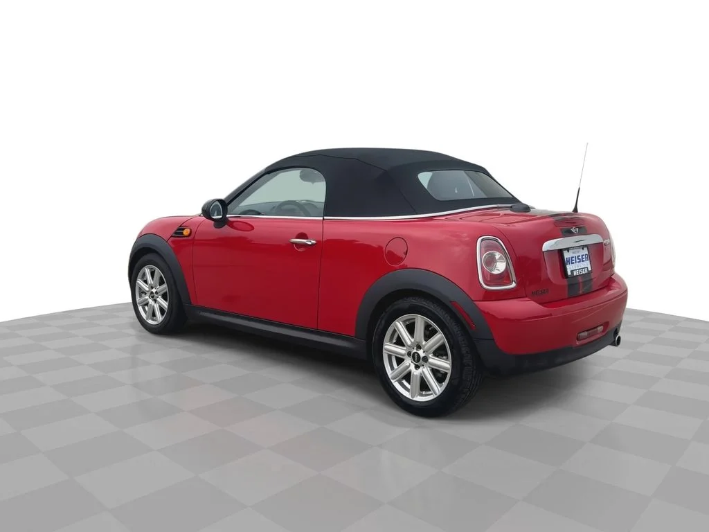 Used 2013 Red MINI  image 6