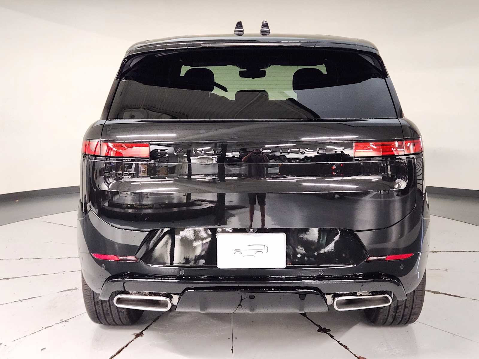 New 2027 Santorini Black Metallic Land Rover Dynamic SE image 10