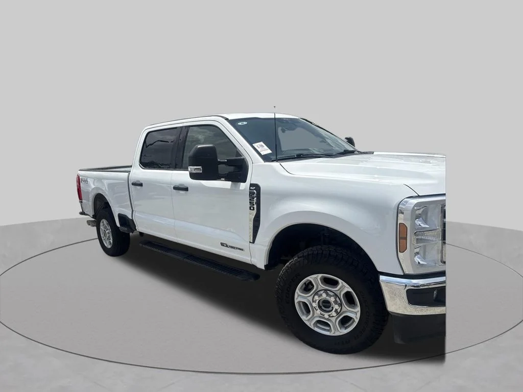 Used 2025 White Ford XLT image 3