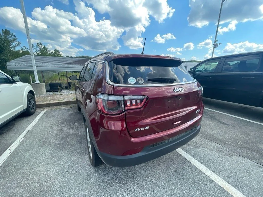 Used 2022 Red Jeep Latitude image 13