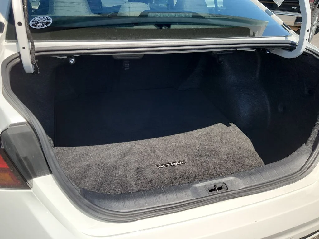 Used 2025 White Nissan 2.5 SV image 12