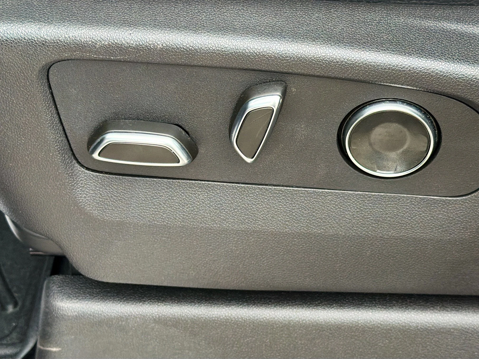 Used 2025 Titanium Rush Metallic GMC Denali image 22
