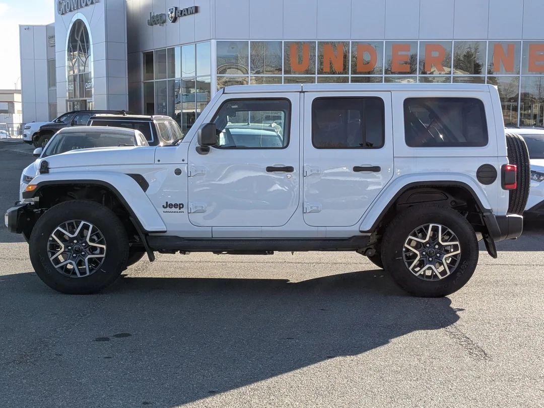 New 2025 White Jeep Sahara - - 4x4 - 12.3 inch display - Blind Spot Mon - Body Color 3 Piece HT - & More! image 5