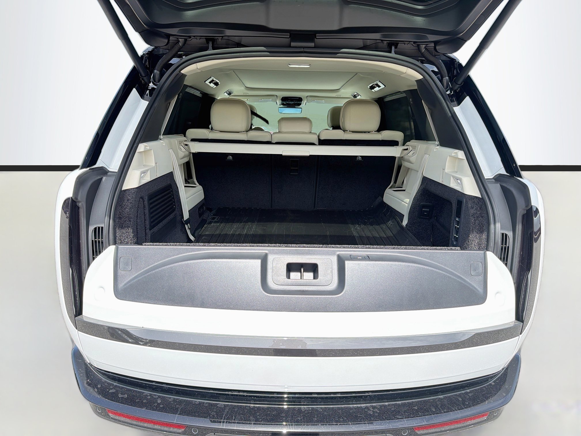 New 2026 Fuji White LAND ROVER SE 7 Seats image 45