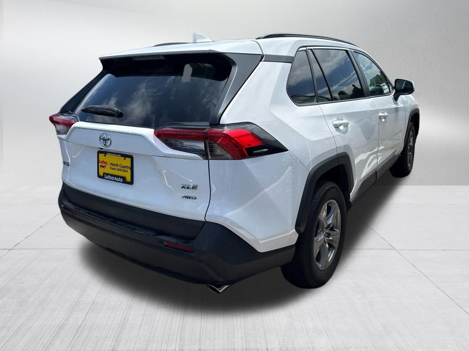 2024 Toyota RAV4 XLE - Photo 6