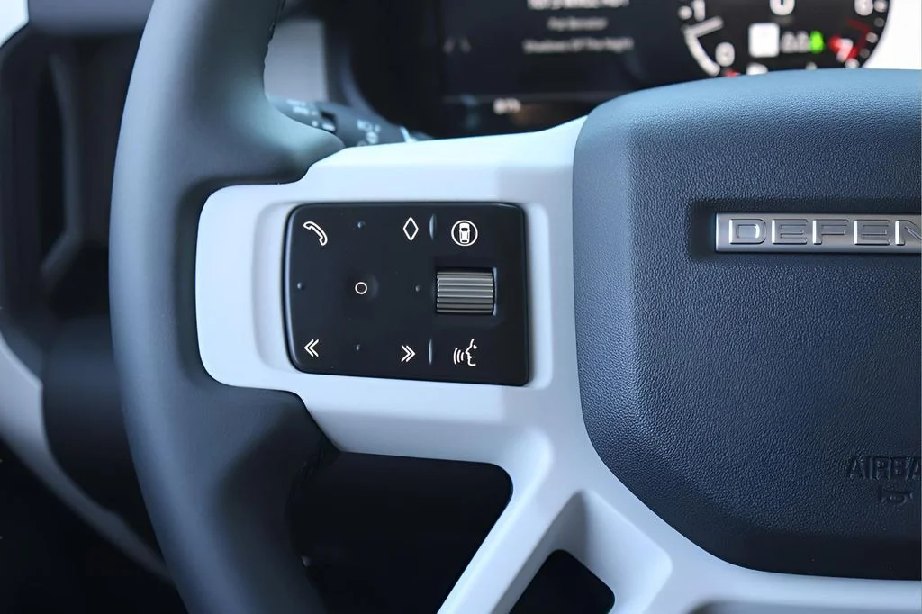 New 2026 Santorini Black Land Rover S image 16