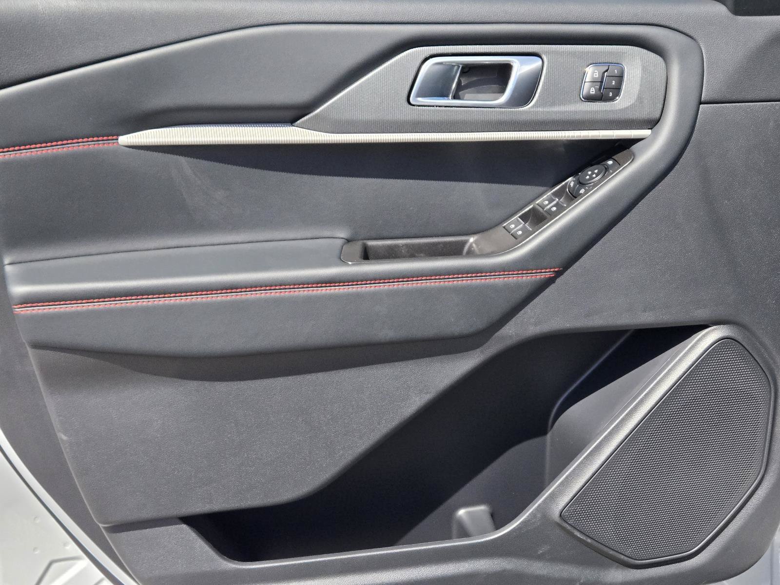 New 2026 Space White Metallic FORD ST-Line image 15