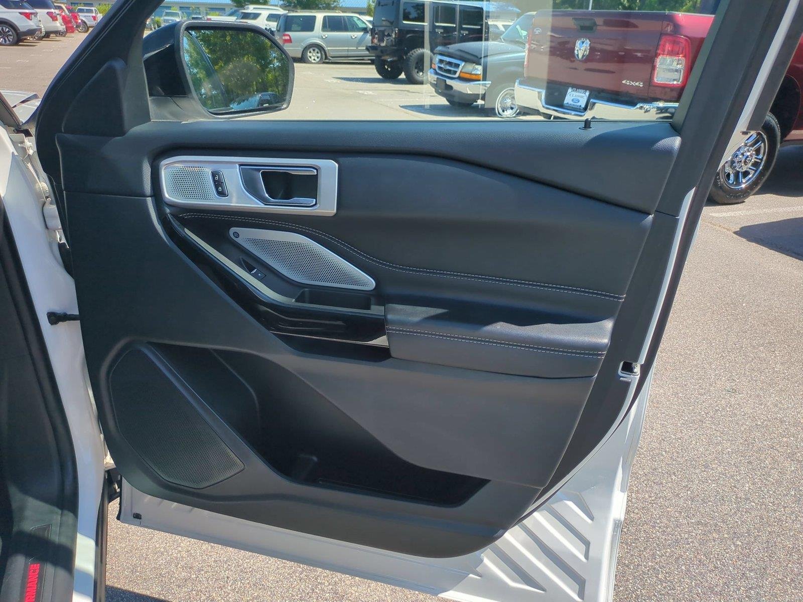 Used 2022 Star White Metallic Tri-Coat FORD ST image 39