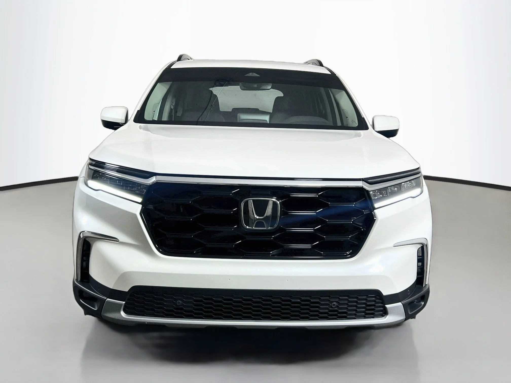 Certified Used 2025 Platinum White Pearl Honda 2WD Touring image 26