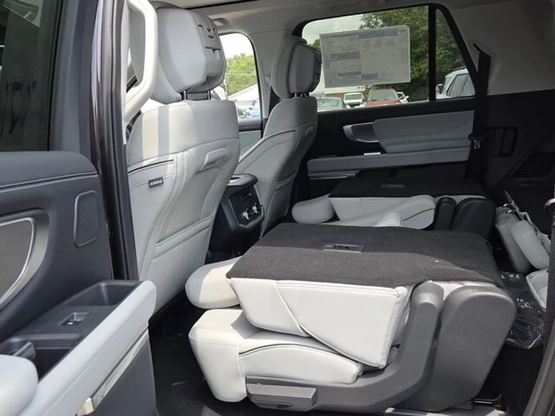 New 2027 Dark Matter Gray Metallic Ford MAX Platinum image 7