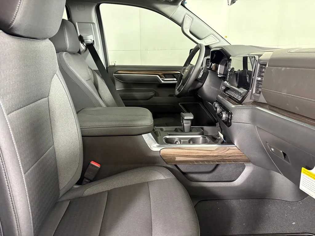 New 2026 Summit White Chevrolet LT image 17