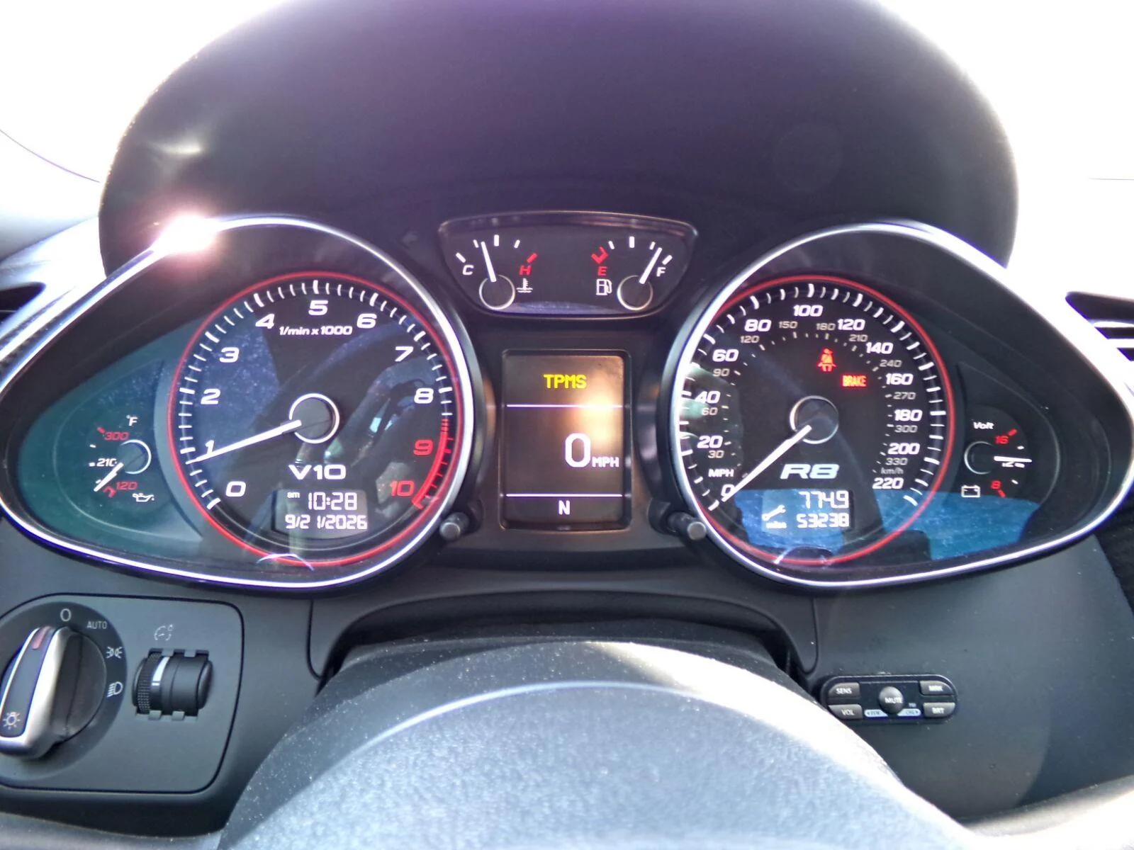 Used 2011  Audi 5.2L image 7