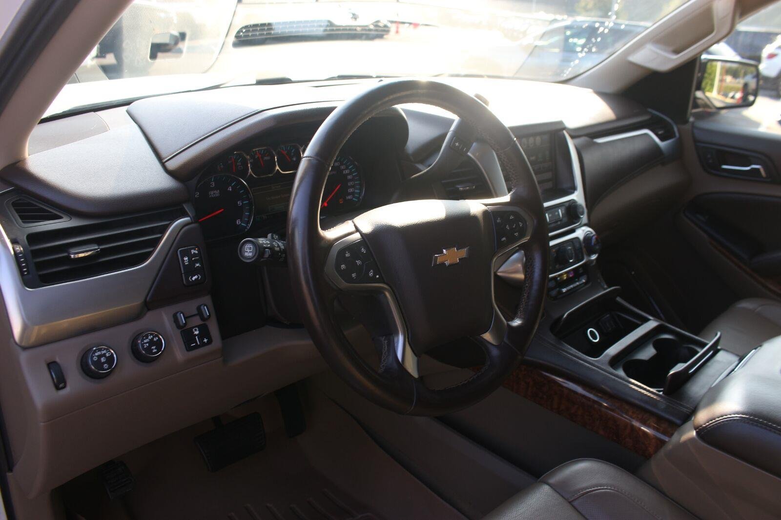 Used 2016 IRIDESCENT PEARL TRICOAT Chevrolet LTZ image 18