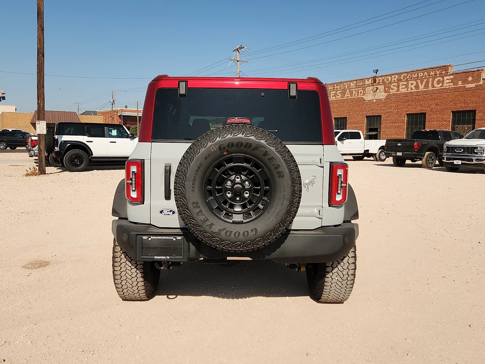 New 2026 Avalanche Gray Ford Outer Banks image 6