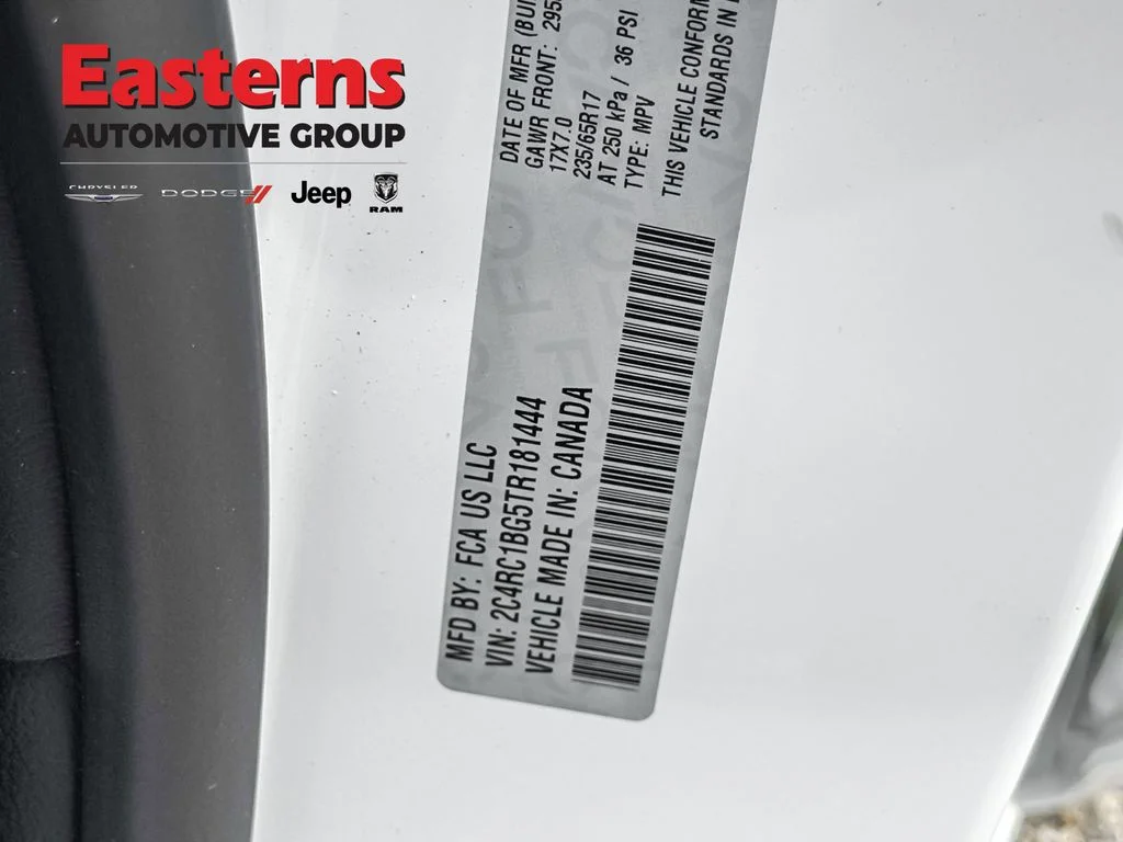 New 2026 Bright White Clear-Coat Exterior Paint Chrysler Select image 30