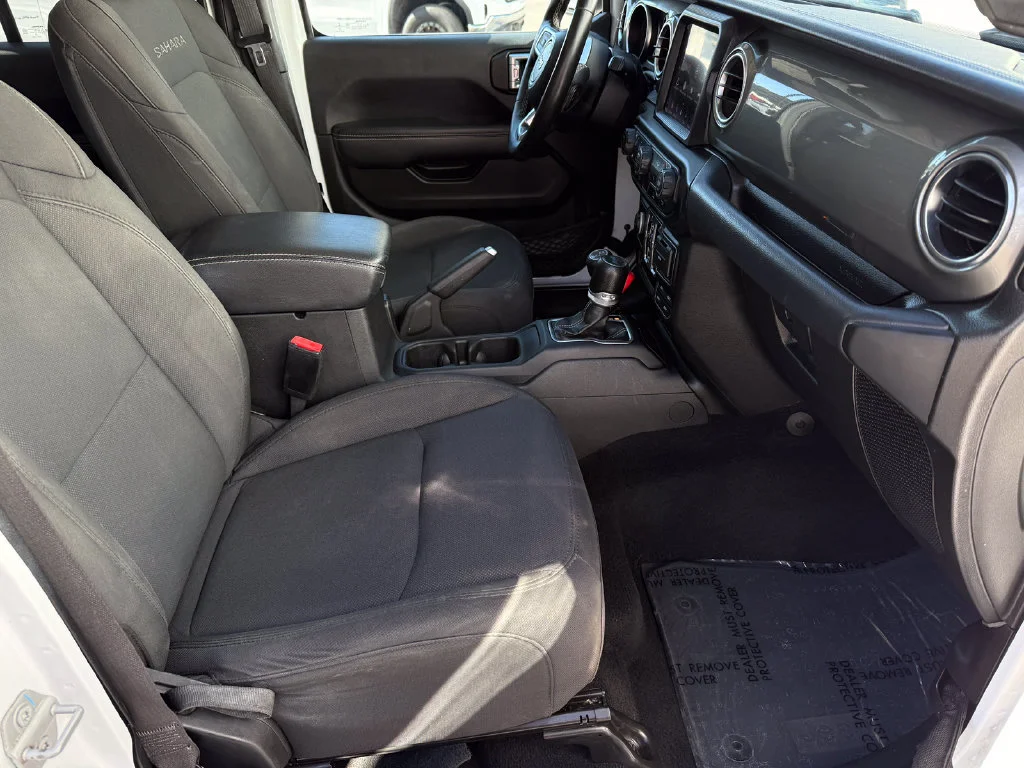 Used 2022  Jeep Unlimited Sahara image 16