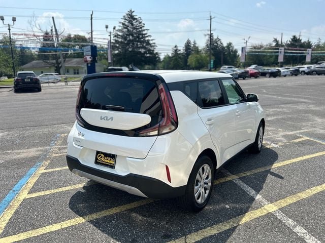 2023 Kia Soul LX photo 4