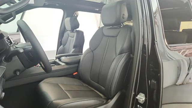 New 2026 High Gloss Black Exterior Paint Jeep Limited Reserve image 17