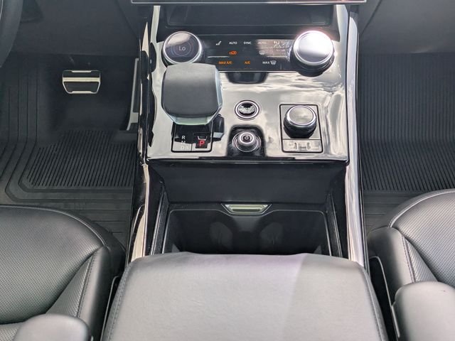 Used 2023 Black Land Rover SE Dynamic image 19