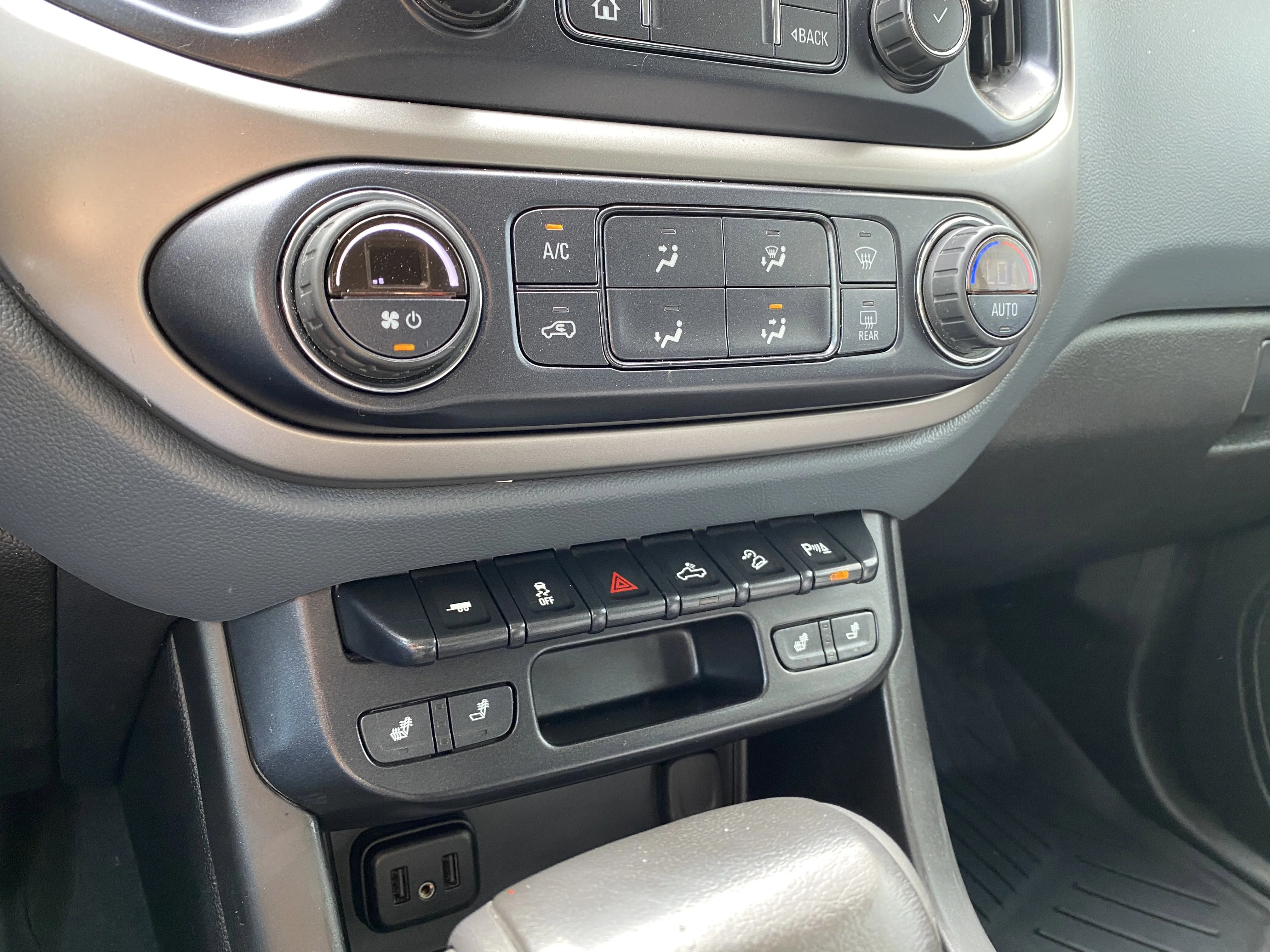 Certified Used 2020 Black Chevrolet 4WD Z71 Crew Cab  * LONG WHEEL BASE * BOSE SOUND SYSTEM * 3.6L V6 * image 17