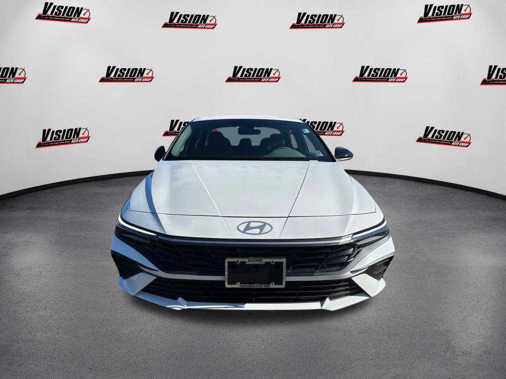 New 2025 White Hyundai SEL Sport image 2
