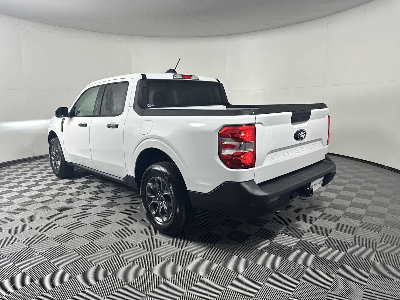 New 2026 Oxford White Ford XLT image 6