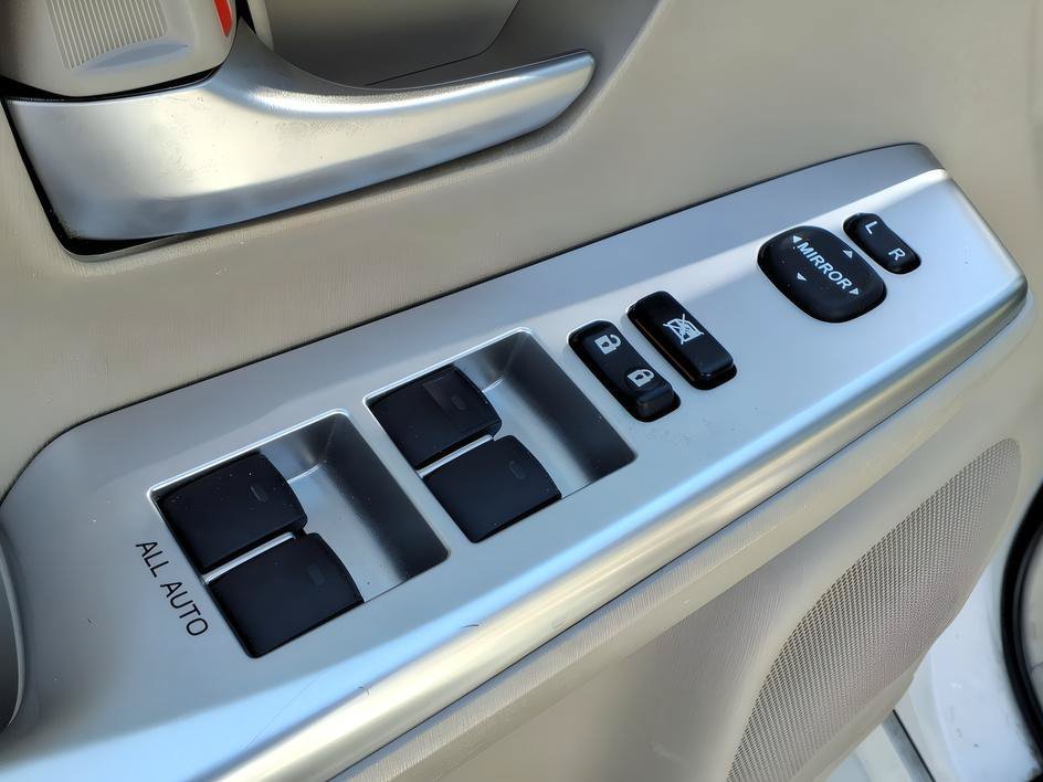 Used 2012 Blizzard Pearl Toyota Five image 16