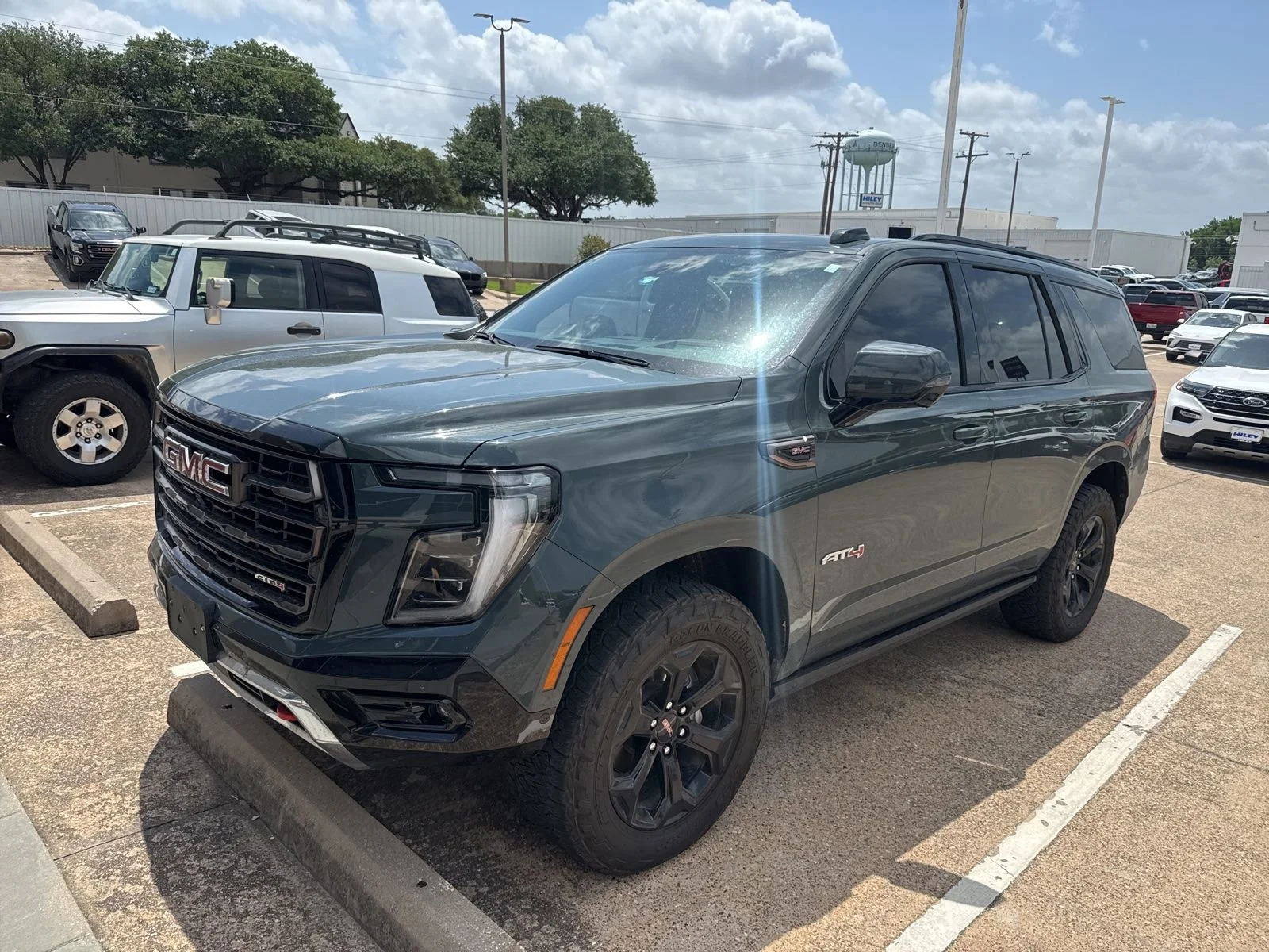 2025 GMC Yukon 4WD AT4 Ultimate's photo