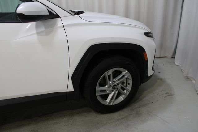 Used 2025 White Pearl Hyundai SE image 33