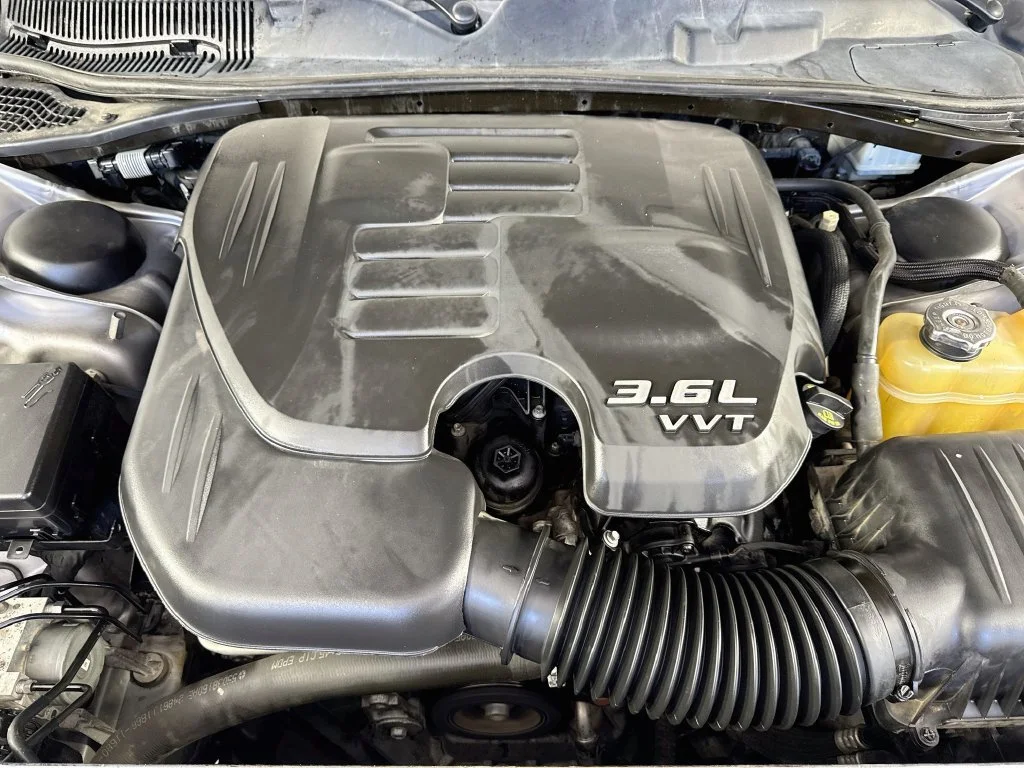 Used 2016 Billet Clearcoat Dodge SXT image 33