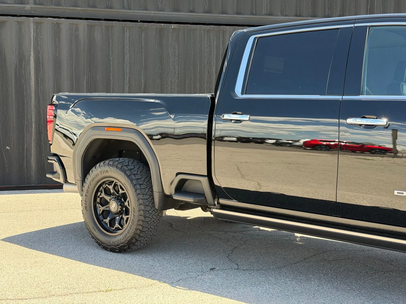 Used 2025 Black GMC Denali Ultimate image 5