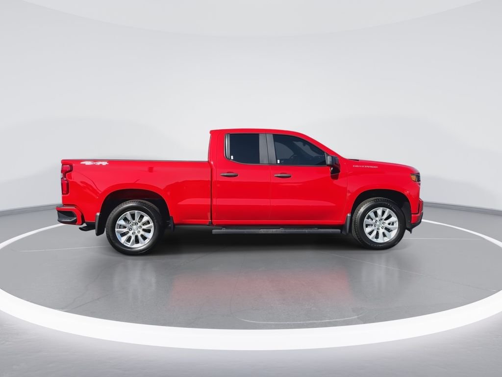 Used 2021 Red Chevrolet Custom image 9