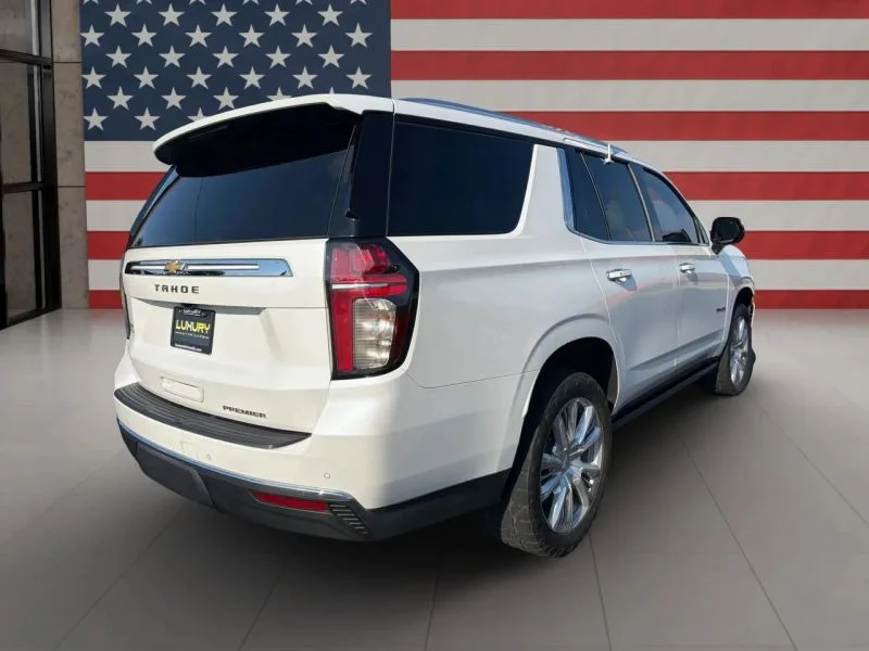 Used 2022 White Chevrolet Premier Sport Utility 4D image 6
