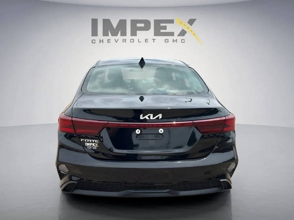 Used 2024  Kia LXS image 4