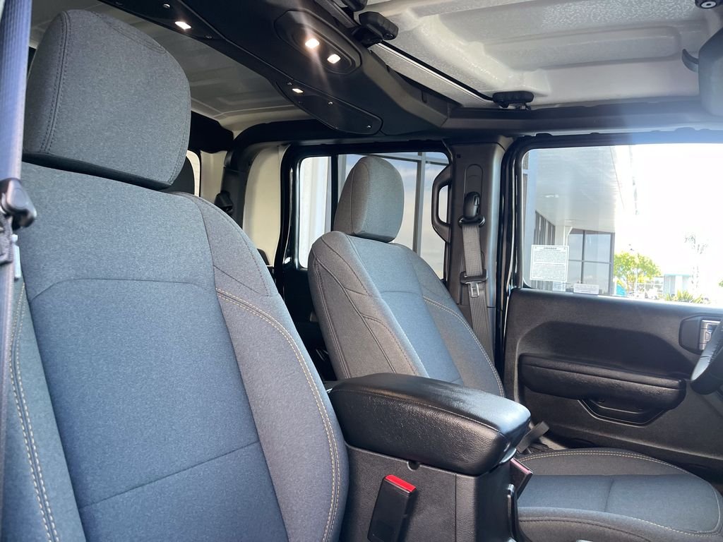 New 2026 Black Clear-Coat Exterior Paint Jeep Sport S image 25