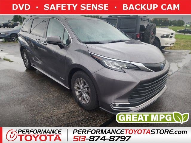 2021 Toyota Sienna XLE 7-Passenger Hybrid AWD's photo