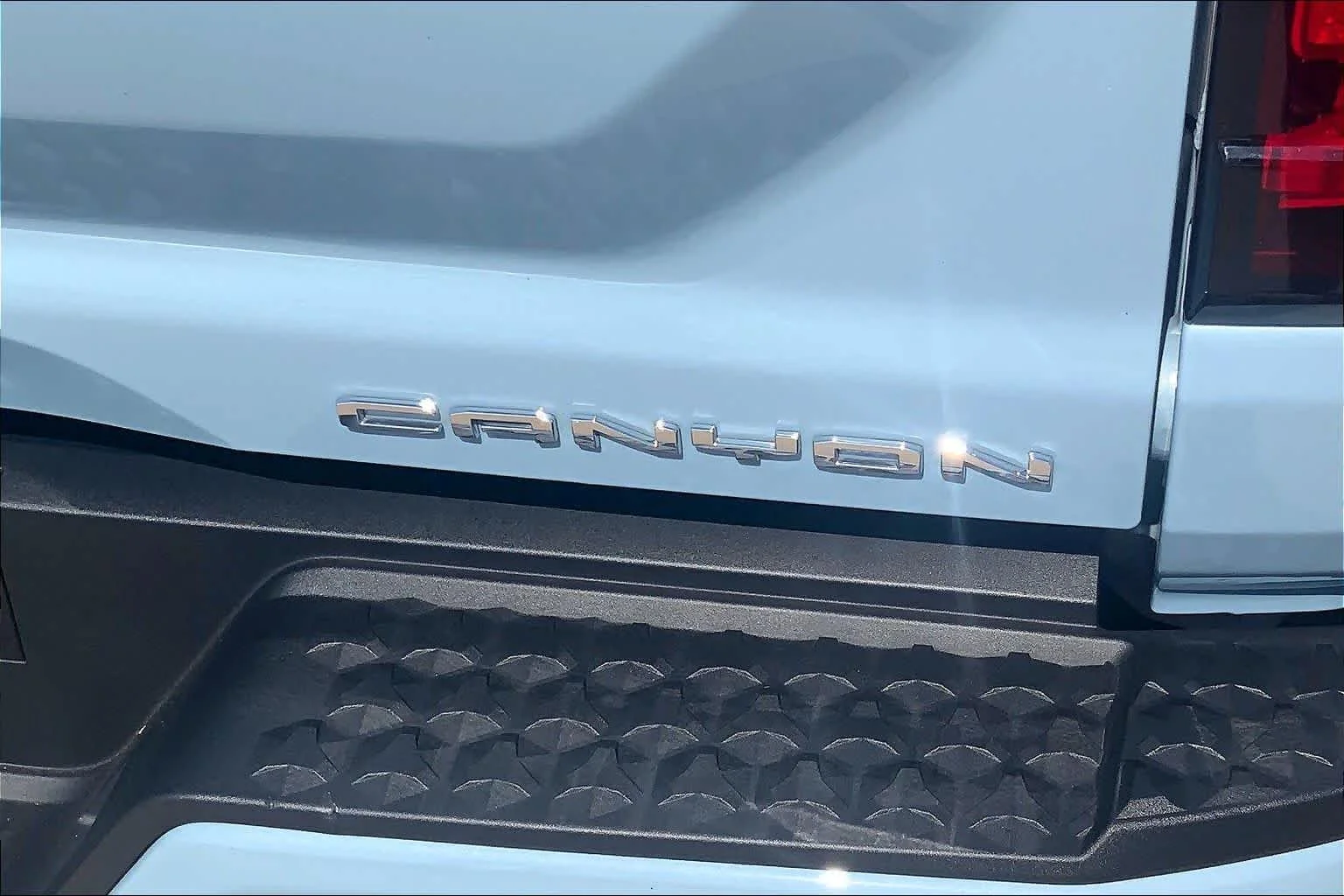 Used 2025 Glacier Metallic GMC Denali image 10