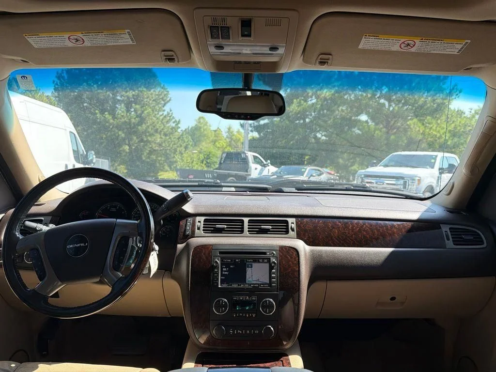 Used 2011 White GMC Denali image 21