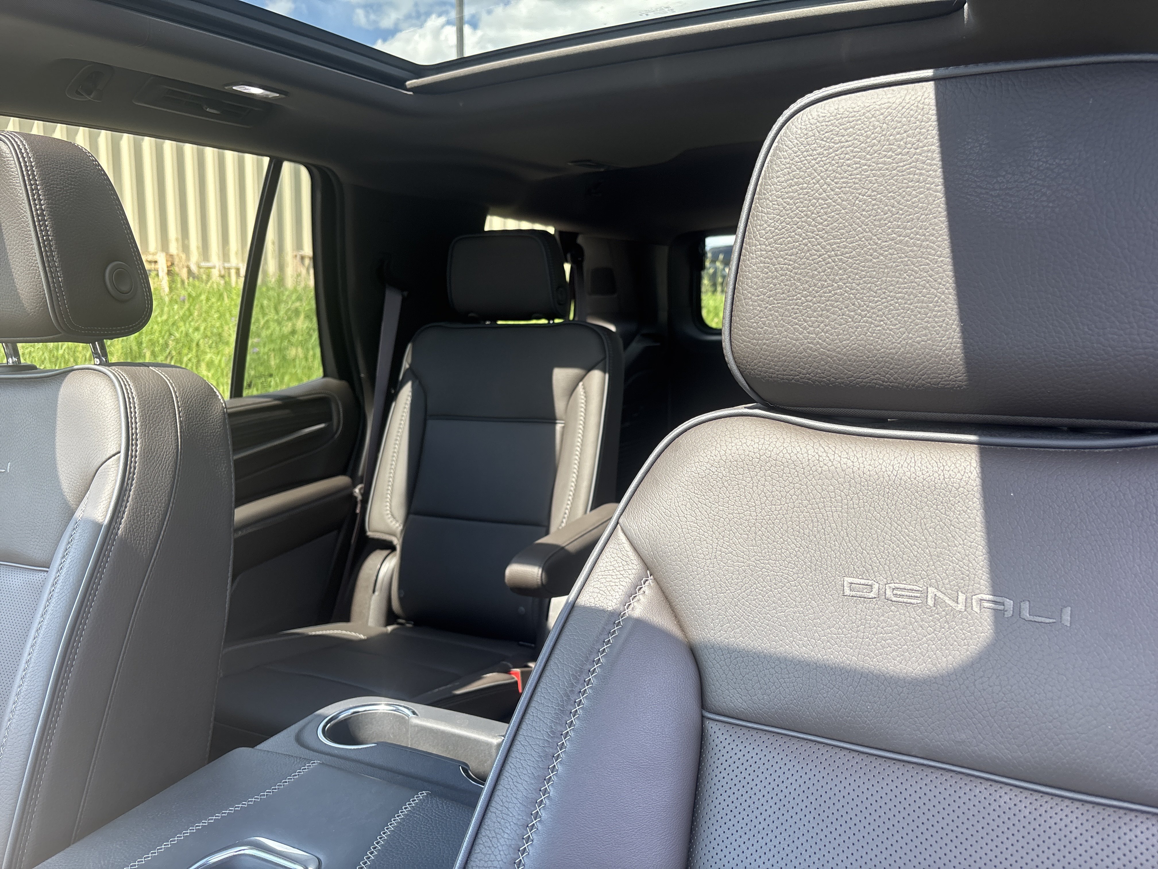 Used 2024 White Frost Tricoat GMC Denali image 11
