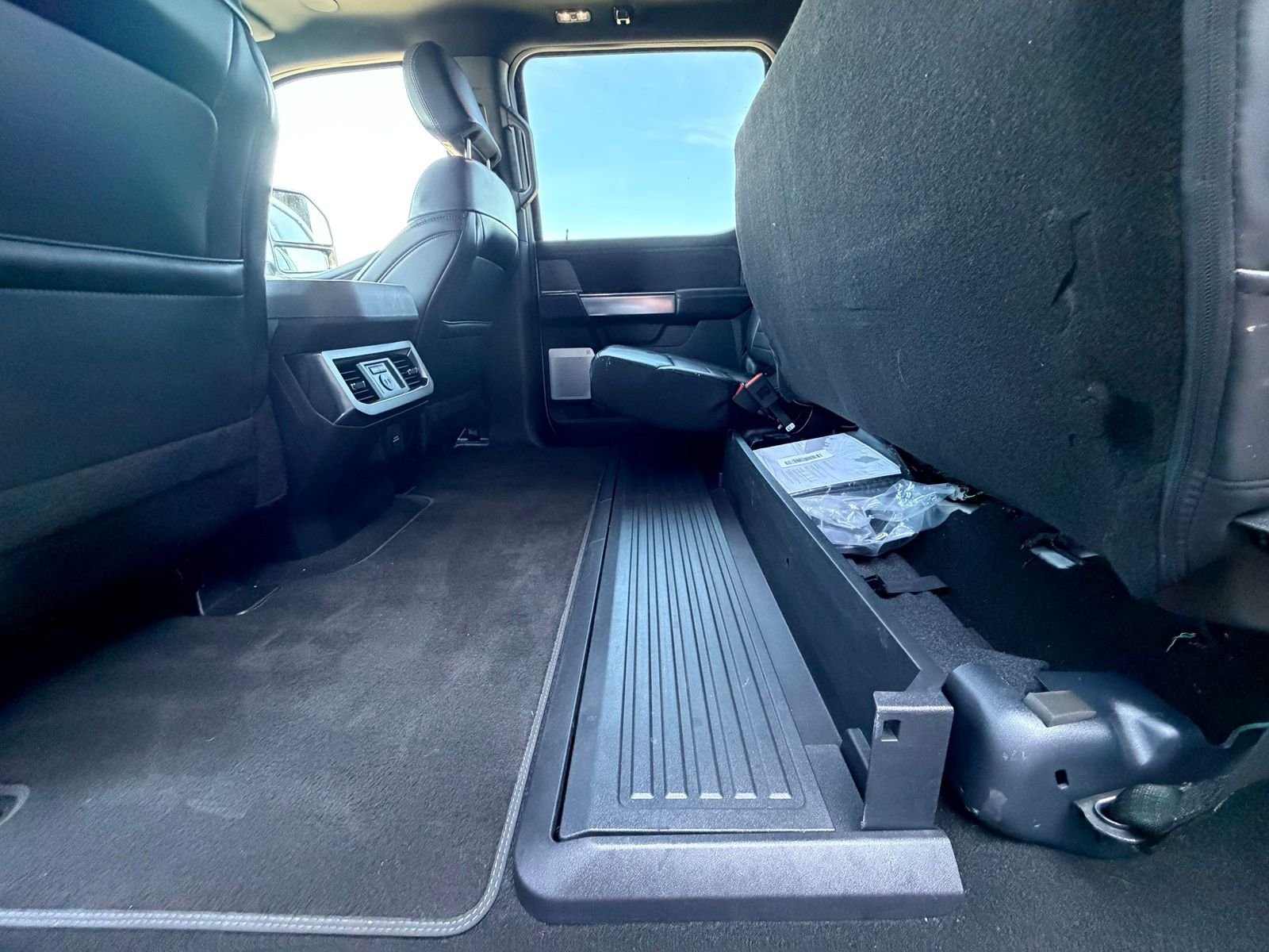 2025 Ford F-350 Super Duty Platinum - Photo 28