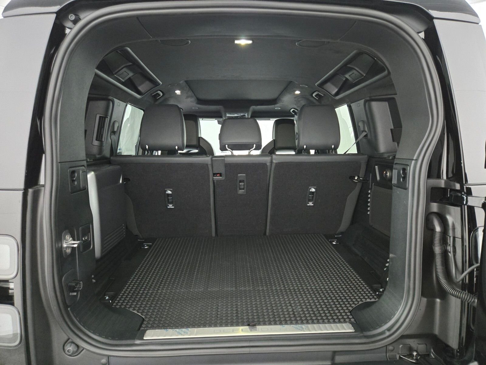 2026 Land Rover Defender OCTA - Photo 14