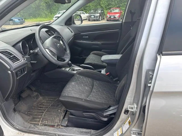 Used 2022 Alloy Silver Metallic Mitsubishi 2.0 ES image 5